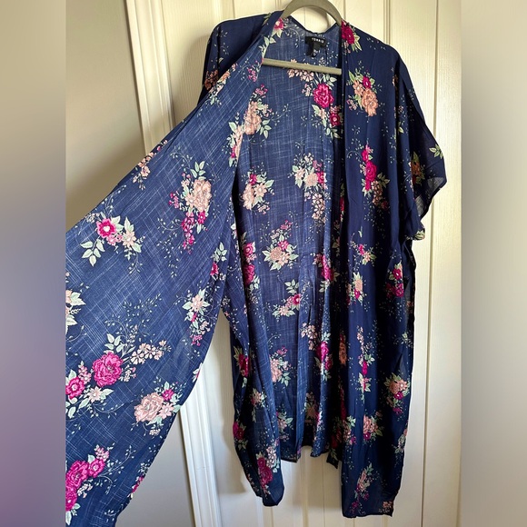 Torrid Floral Kimono, size 00 - Picture 3 of 10